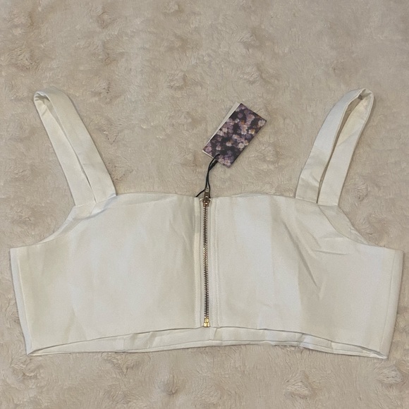 Two solid V-wire tank tops NWT - Picture 5 of 12